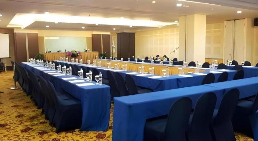 Great Western Hotel & Resort Serpong - Tangerang Buitenkant foto